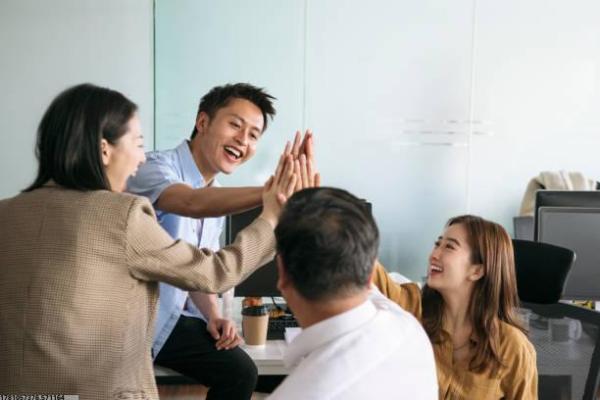 如何制作一份精彩的跑步项目手抄报? 如何制作一份精彩的跑步项目手抄报?(图1)