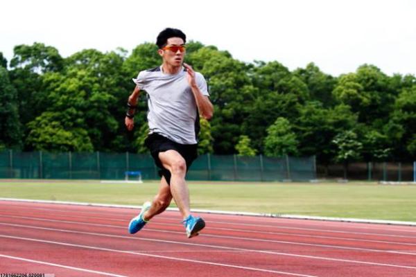 写一篇关于体育项目的作文：结构与要点(图1)
